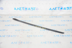 Windshield molding left VW Jetta 19- scratch