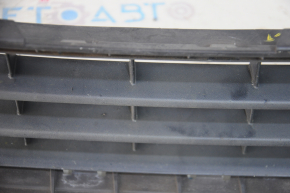 Lower grille of the front bumper VW Jetta 19 - fracture, sand