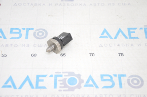 Fuel pressure sensor Audi A4 B8 08-16 2.0T on the fuel pipe