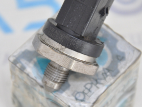 Fuel pressure sensor Audi A4 B8 08-16 2.0T on the fuel pipe