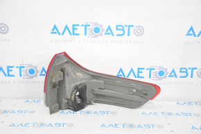 Light outer wing left Toyota Sienna 11-14 micro-cracks