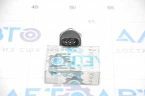 Fuel pressure sensor Mercedes CLA 250 14-19 on the fuel rail