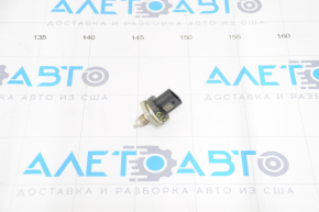 Fuel pressure sensor Mercedes GLA 14-20 2.0T on the fuel rail