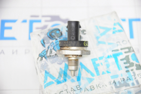 Fuel pressure sensor Mercedes GLA 14-20 2.0T on the fuel rail