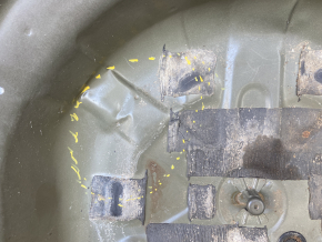 The trunk trough of Toyota Camry v70 18-24 FWD is sawn off, dented