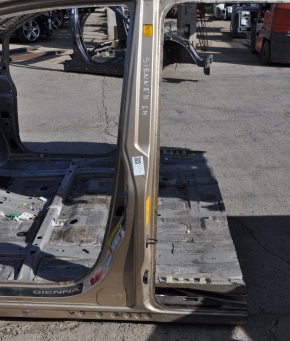 Body pillar central left Toyota Sienna 11-17 on the body