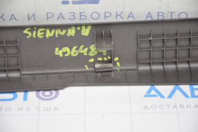 Door sill trim front right Toyota Sienna 11-20 brown, scratches, broken fastener
