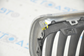 Radiator grill right BMW 3 F30 4d 12-18 sand on chrome, broken guide
