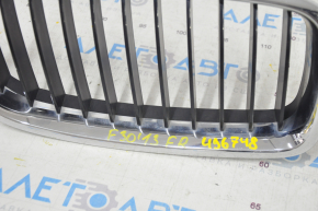 Radiator grill right BMW 3 F30 4d 12-18 sand on chrome, broken guide