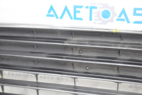 Lower grille of the front bumper Toyota Avalon 13-15 prerest, chrome, broken honeycombs, crack on chrome, sand, pressed