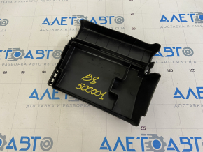 Cover of the fuse box under the hood VW Passat b8 16-19 USA the latch is broken