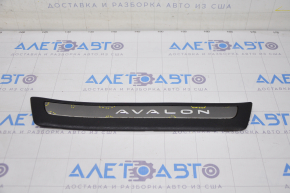 Door sill trim rear right outer Toyota Avalon 13-18 chrome, scratches, chrome peeling