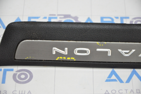 Door sill trim rear right outer Toyota Avalon 13-18 chrome, scratches, chrome peeling