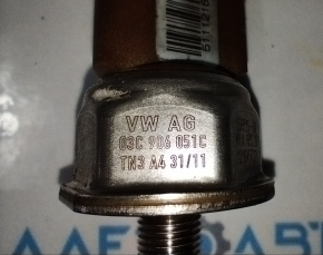 Fuel pressure sensor Porsche Cayenne 958 11-18 S Hybrid on the fuel rail