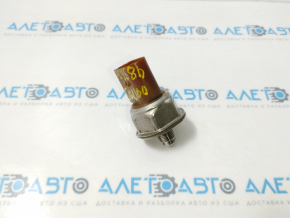 Fuel pressure sensor Porsche Cayenne 958 11-18 S Hybrid on the fuel rail