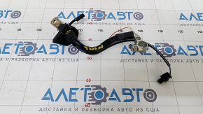 Positive battery terminal Porsche Cayenne 11-17 fastening break