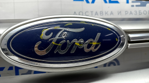 Radiator grill grill Ford Escape MK3 17-19 rest gray with chrome with emblem, scratches, sand
