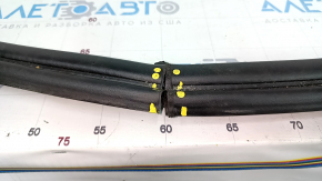 Dodge Durango 11 trunk door rubber seal - connection break