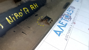 Right threshold Kia Niro 17-22 HEV, PHEV structure, broken fastener, scratch