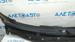 Wiper grille plastic Dodge Challenger 09 - seal dried out, fastener broken