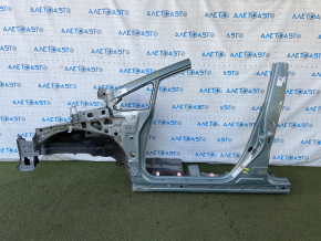 Front left quarter Toyota Prius 30 10-15 green, with central pillar