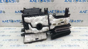 The heater body is bare Kia Niro 17-19 HEV, PHEV for blowing the rear row, the spout is broken, the damper seal is torn