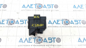 Cover of the fuse box under the hood Audi A3 8V 15-20 side