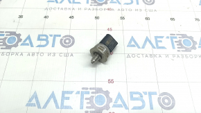 Fuel pressure sensor Audi Q5 80A 18-20 2.0T on the fuel rail