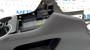 Console center armrest and cup holders GMC Terrain 18 - black leather, under the air duct, scratches, bumps on chrome, peeling coating