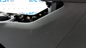 Console center armrest and cup holders GMC Terrain 18 - black leather, under the air duct, scratches, bumps on chrome, peeling coating