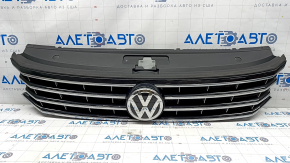 Radiator grill with badge VW Passat b8 16-19 USA sand, crack in fastening, melted plastic, scratch