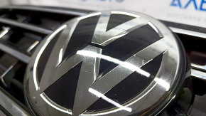 Radiator grill with badge VW Passat b8 16-19 USA sand, crack in fastening, melted plastic, scratch