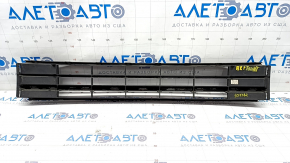 VW Passat b8 16-19 USA front bumper center grill cracked