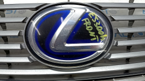 Radiator grill grill Lexus ES300h ES350 13-15 prerest, with badge, sand, broken fastener, missing fragment