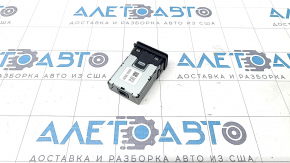 USB Hub Toyota Venza 21- scratches