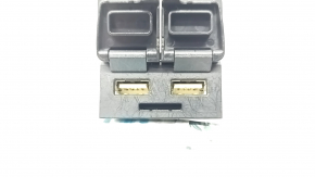 USB Hub Toyota Venza 21- scratches