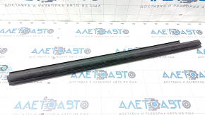 Glass seal central front right Toyota Venza 21-