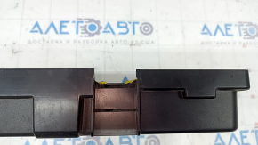 Jeep Cherokee KL 14-23 underhood fuse box cover broken mount