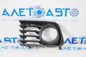 Lower left grille of the front bumper under fog lights Toyota Prius 20 04-09