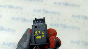 Audi Q5 alarm shutdown button 80A 18-24 broken fastener