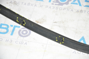 Rear bonnet seal Ford Mustang mk6 15 - tears