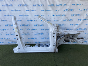 Front right quarter Audi Q5 80A 18-24 white, with central pillar