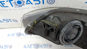 Headlight front right bare Ford Escape MK4 20-22 halogen + LED DRL, broken fasteners, broken housing, scratches, spare parts unit does not work
