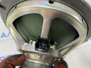 Speaker rear right Jeep Cherokee KL 14-type-1 is torn