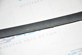 Windshield molding right Ford Edge 15 - worn
