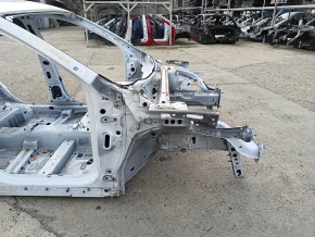 Front right quarter Ford Escape MK4 20-22 type 1 on the body, white, dented