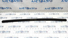 Bonnet seal rear central Porsche Macan 15- on wiper grille