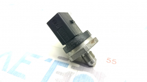 Fuel pressure sensor Audi A4 B9 17- on the fuel rail