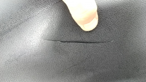 The lower trim of the trunk door of Porsche Macan 15-18 is worn, cracked