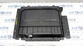 Porsche Macan 15-22 battery cover is broken